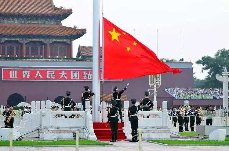 马上观：从汉服到新中式穿搭看中国传统文化的复苏与振兴